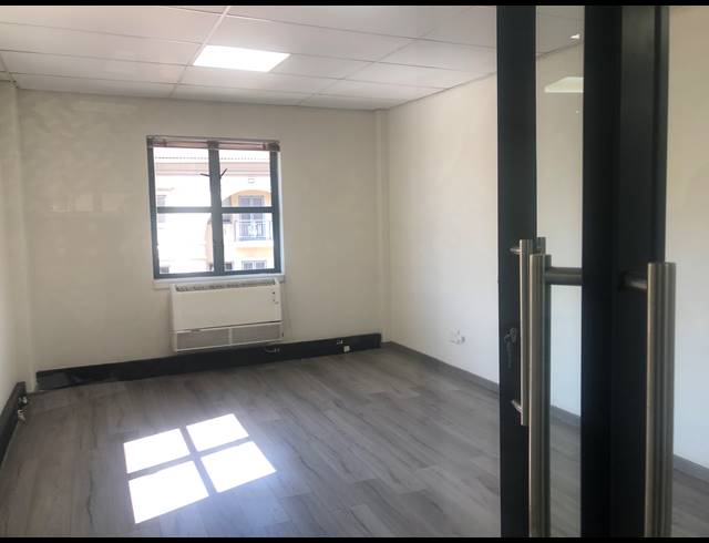 100M² OFFICE TO LET IN HYDE PARK